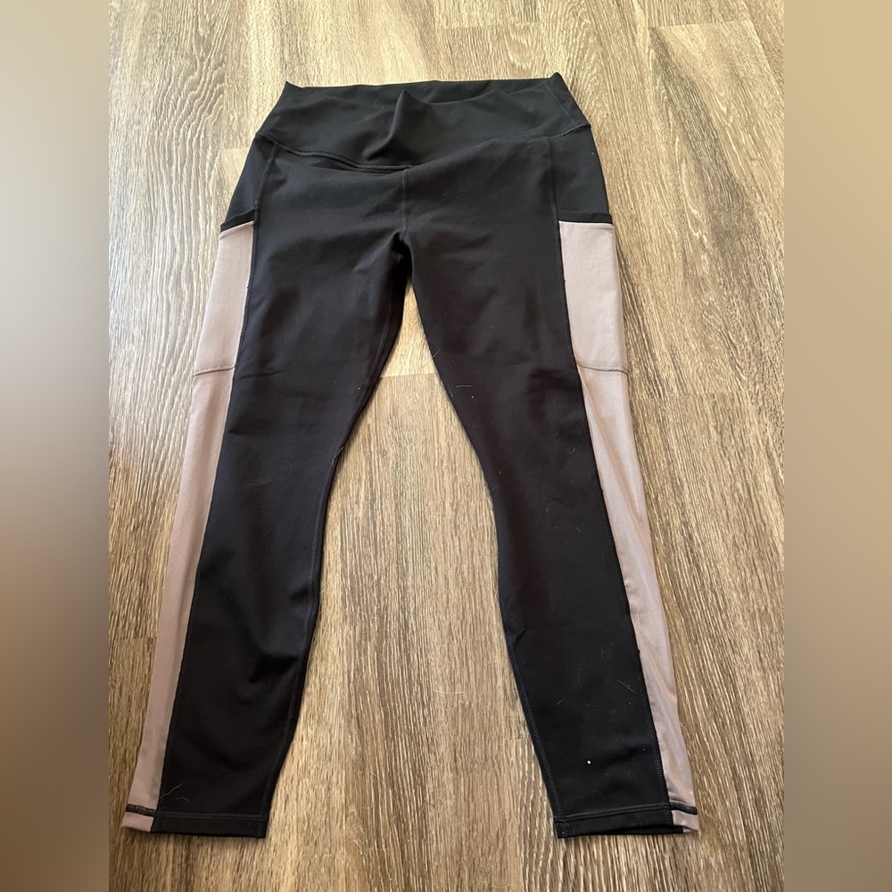 NWOT! Powerhold Fabletics Capri leggings
